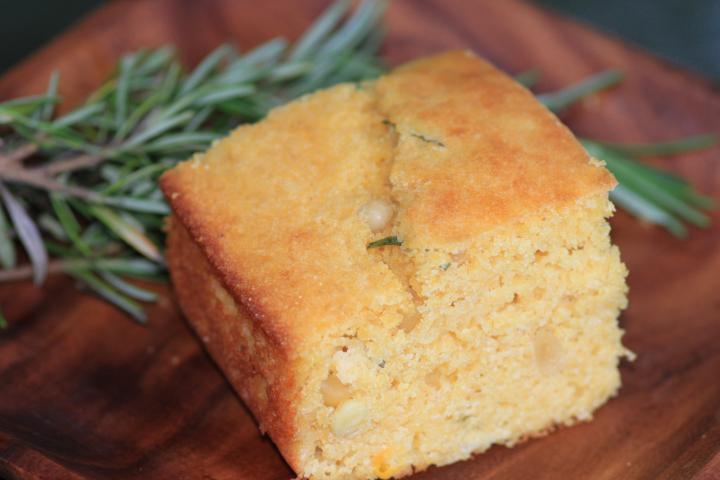 Cornbread with pine nuts and rosemary