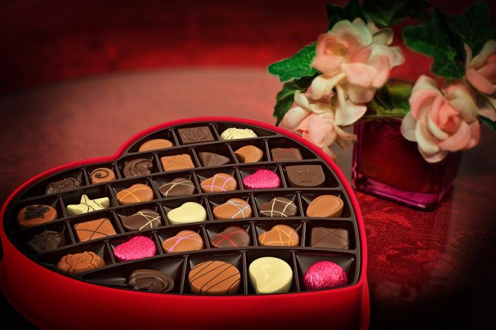 chocolate-valentines-day-2057745_1920_full_width.jpg