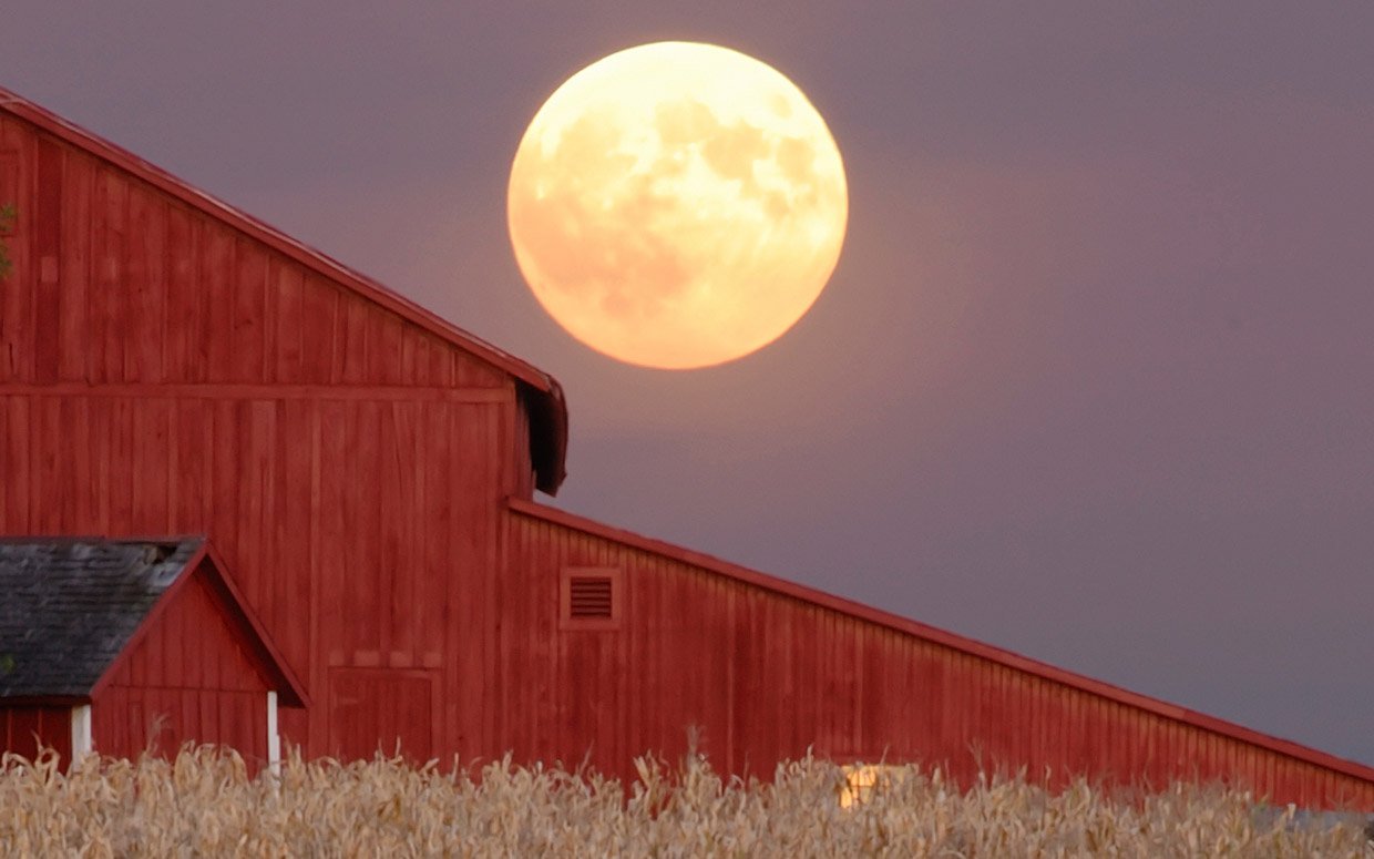 Why are the moon and sun sometimes orange or red Moon Illusion Why Does The Moon Look So Big Tonight The Old Farmer S Almanac