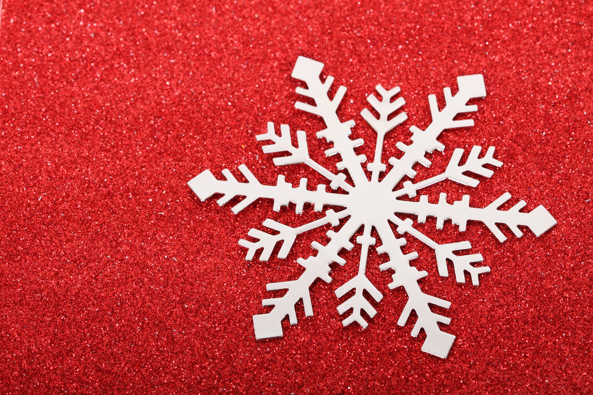 How To Make Paper Snowflakes Snowflake Decorations The Old Farmer s how-to-make-paper-snowflakes-snowflake-decorations-the-old-farmer-s