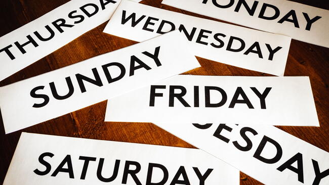 all the days of the week written on pieces of paper