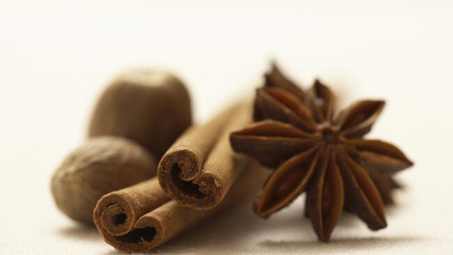 whole Baking Spices, nutmeg, star anise, nutmeg