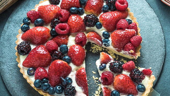  Berry Tart with Crème Anglaise