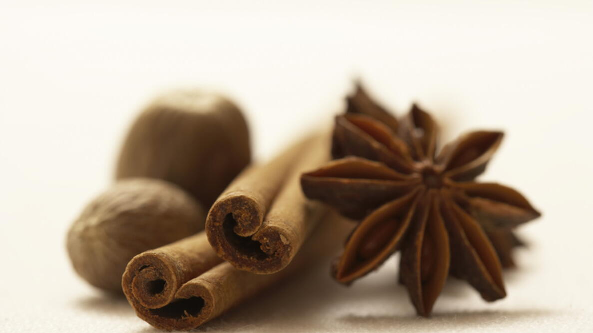whole Baking Spices, nutmeg, star anise, nutmeg