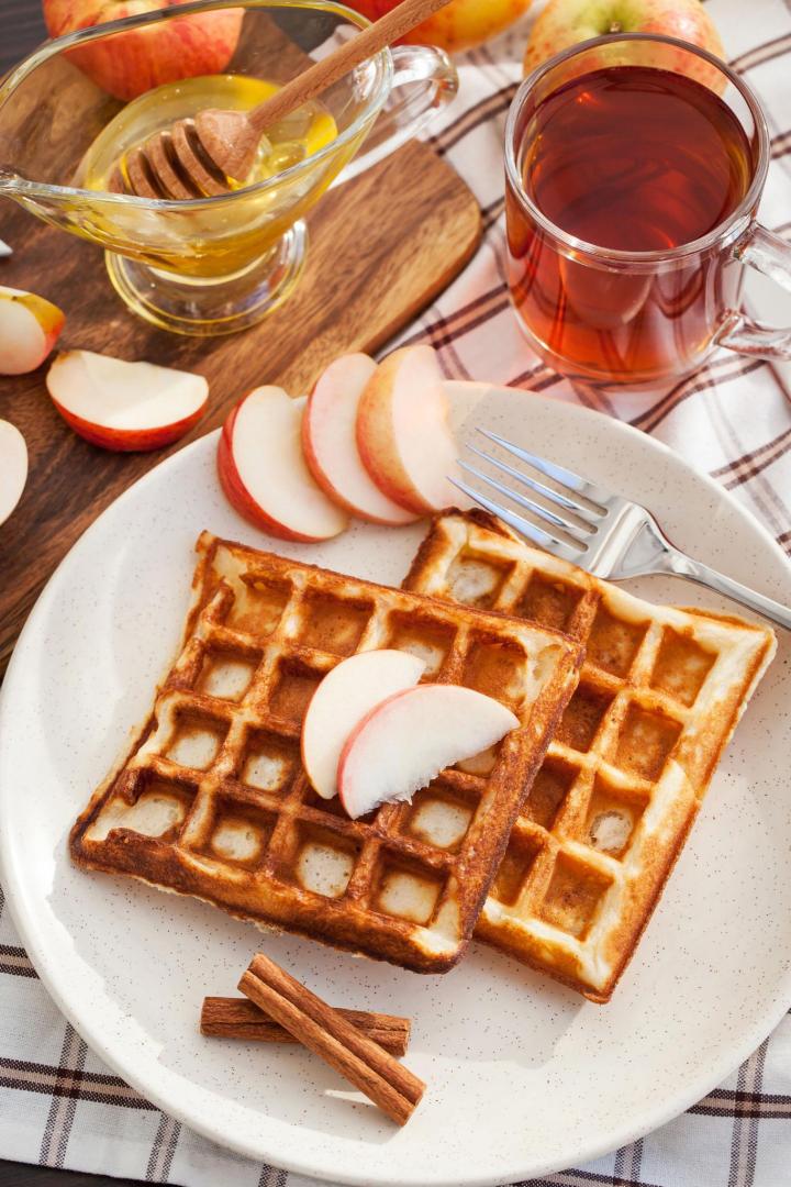 apple-cinnamon-waffles.jpg