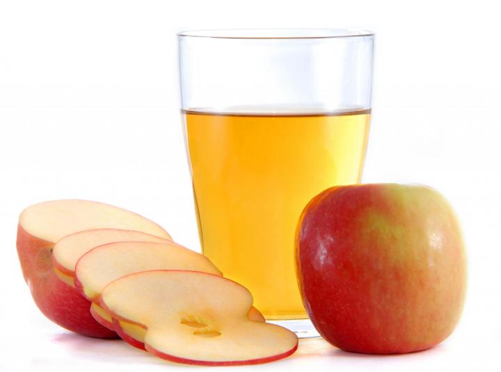 Apple cider vinegar. Photo by Phongnguyen1410/Wikimedia Commons.