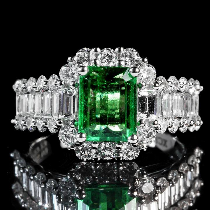 Emerald, May birthstone