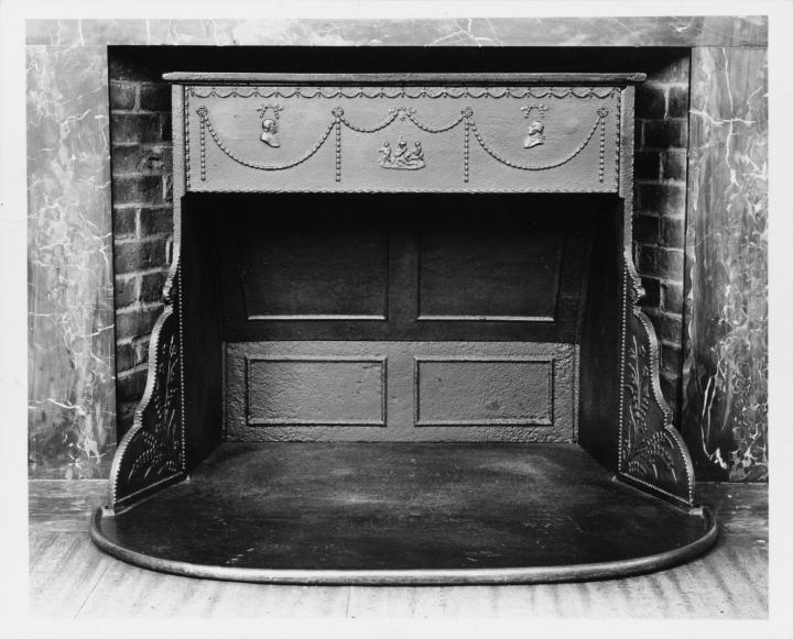 Franklin stove, ca. 1795. Fotografie prin amabilitatea MET.