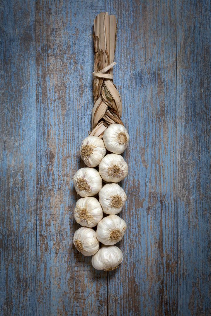 store-onions-garlic.jpg