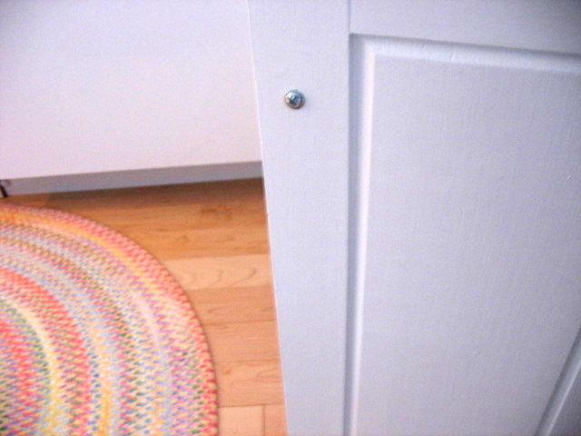 door_with_washer_and_screw.jpg