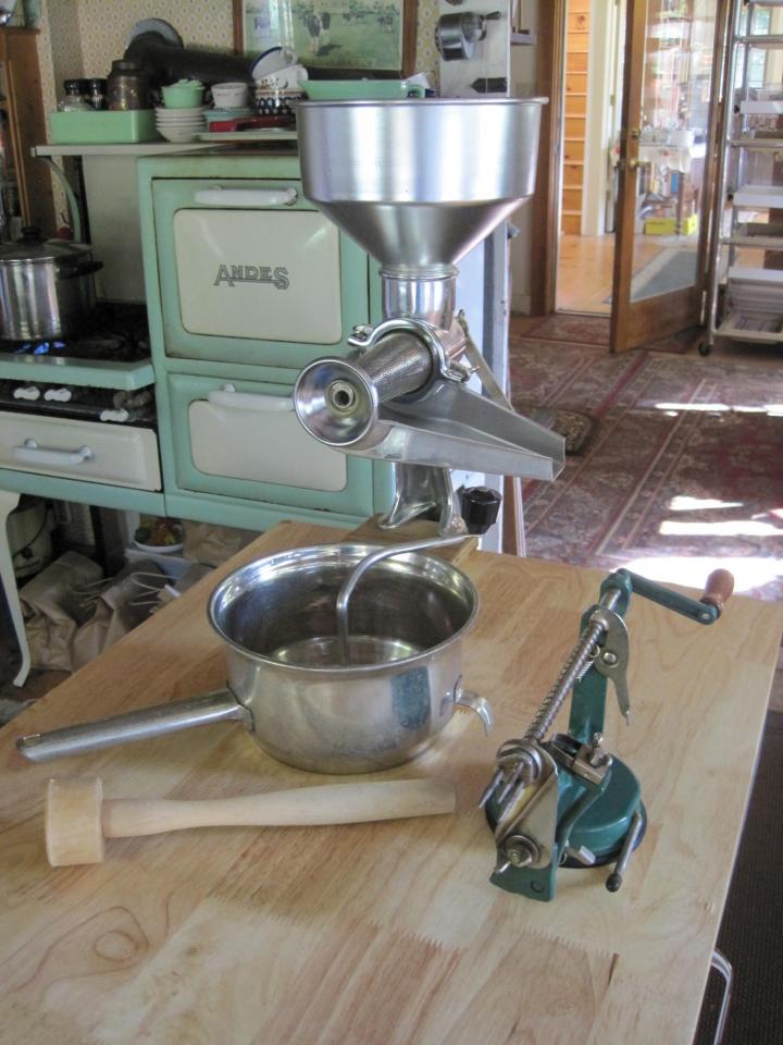 A Great Kitchen Gadget: The Apple Peeler and Corer - Delishably