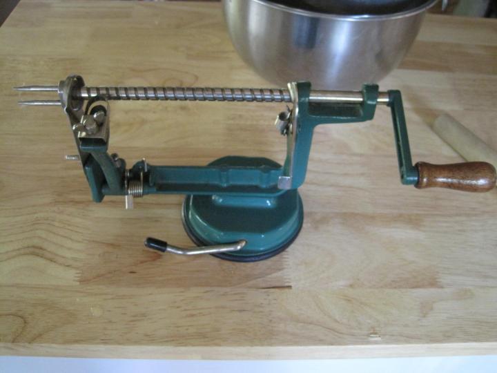 A Great Kitchen Gadget: The Apple Peeler and Corer - Delishably