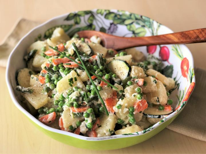 potato salad with fresh vegetables