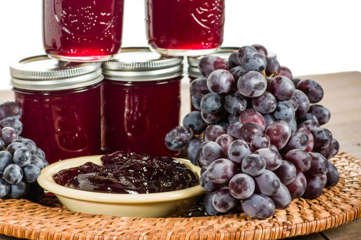 grape-jelly-cans-shutterstock_229251313_full_width.jpg