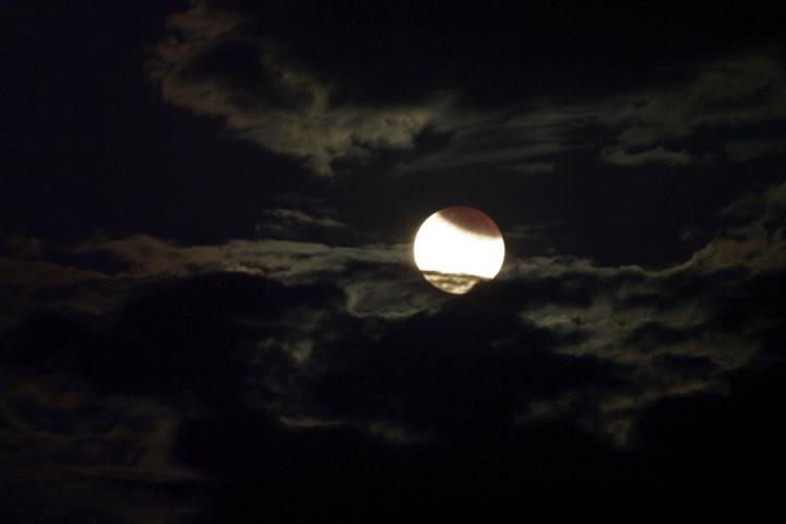 partial-lunar-eclipse_0_full_width.jpg