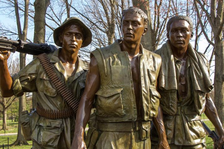 Vietnam veterans memorial bronze statue with 3 soldier boysin Washington, DC